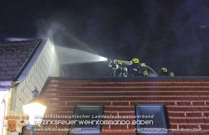 20241009_Zimmerbrand in Baden   Foto: Michael Rampl FF Baden-Stadt