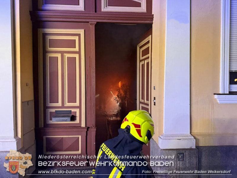 20241009_Zimmerbrand in Baden   Foto: FF Baden Weikersdorf