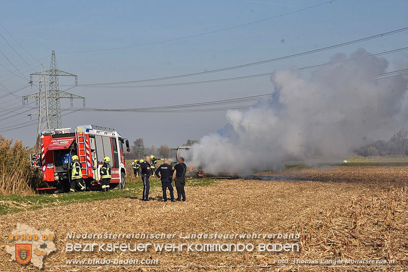20241109 Traktor geriet bei Feldarbeit in Brand bei Pottendorf   Foto: Thomas Lenger Monatsrevue.at