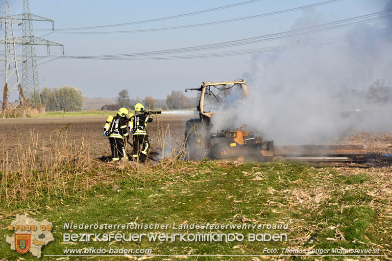 20241109 Traktor geriet bei Feldarbeit in Brand bei Pottendorf   Foto: Thomas Lenger Monatsrevue.at