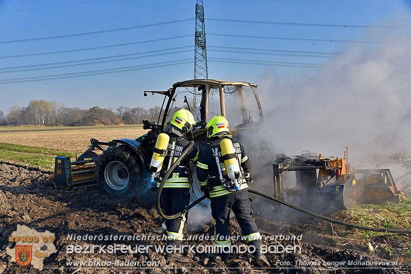 20241109 Traktor geriet bei Feldarbeit in Brand bei Pottendorf   Foto: Thomas Lenger Monatsrevue.at