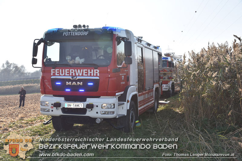 20241109 Traktor geriet bei Feldarbeit in Brand bei Pottendorf   Foto: Thomas Lenger Monatsrevue.at