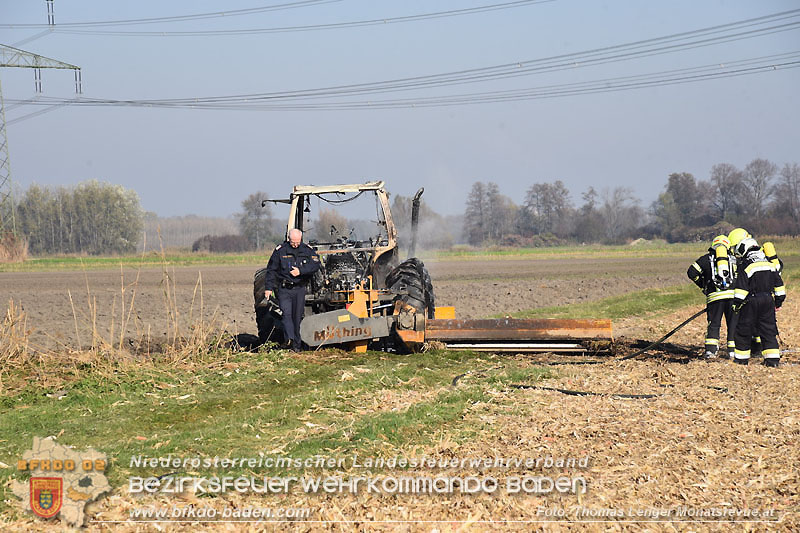 20241109 Traktor geriet bei Feldarbeit in Brand bei Pottendorf   Foto: Thomas Lenger Monatsrevue.at