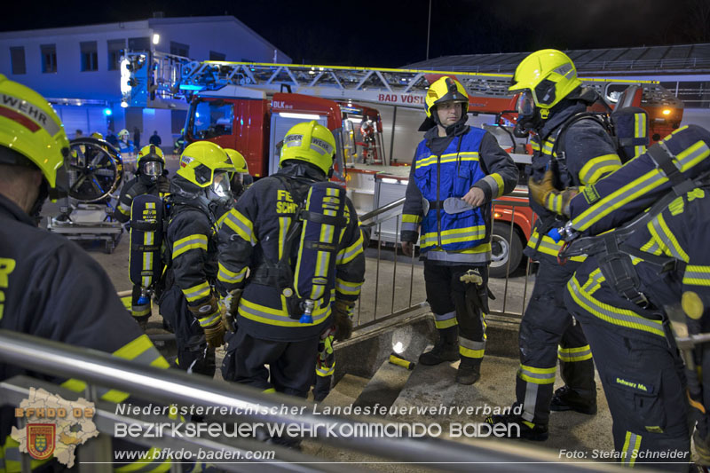 20241123_Alarmstufe B3 bei Brand in Gewerbebetrieb in Schönau a.d.Triesting   Foto: Stefan Schneider BFKDO BADEN