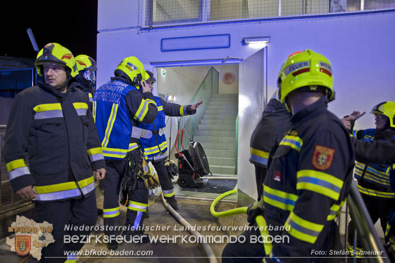 20241123_Alarmstufe B3 bei Brand in Gewerbebetrieb in Schönau a.d.Triesting   Foto: Stefan Schneider BFKDO BADEN