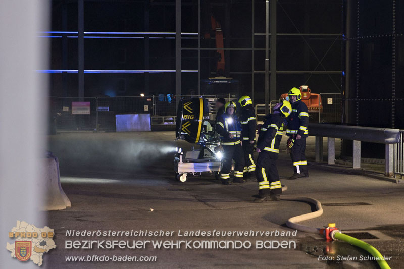 20241123_Alarmstufe B3 bei Brand in Gewerbebetrieb in Schönau a.d.Triesting   Foto: Stefan Schneider BFKDO BADEN