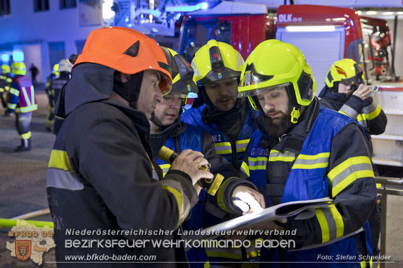 20241123_Alarmstufe B3 bei Brand in Gewerbebetrieb in Schönau a.d.Triesting   Foto: Stefan Schneider BFKDO BADEN
