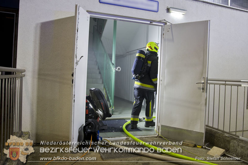 20241123_Alarmstufe B3 bei Brand in Gewerbebetrieb in Schönau a.d.Triesting   Foto: Stefan Schneider BFKDO BADEN