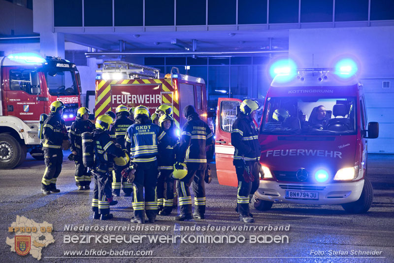 20241123_Alarmstufe B3 bei Brand in Gewerbebetrieb in Schönau a.d.Triesting   Foto: Stefan Schneider BFKDO BADEN