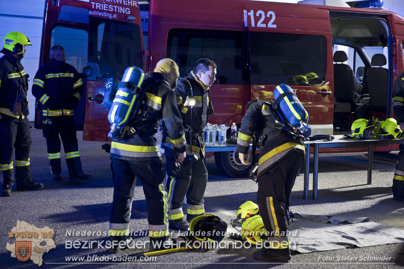 20241123_Alarmstufe B3 bei Brand in Gewerbebetrieb in Schönau a.d.Triesting   Foto: Stefan Schneider BFKDO BADEN