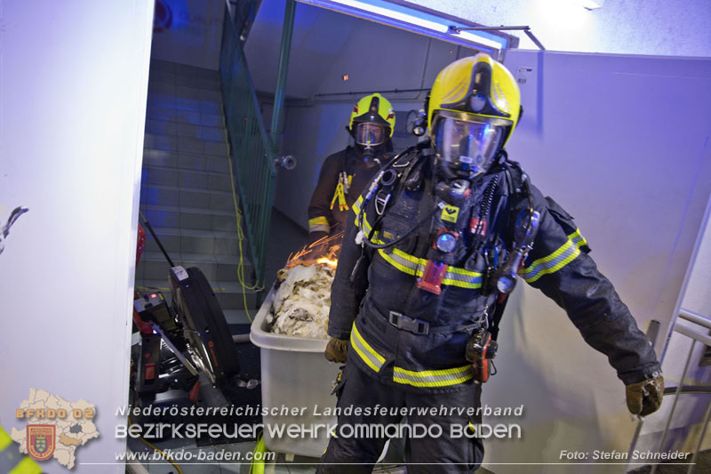 20241123_Alarmstufe B3 bei Brand in Gewerbebetrieb in Schönau a.d.Triesting   Foto: Stefan Schneider BFKDO BADEN