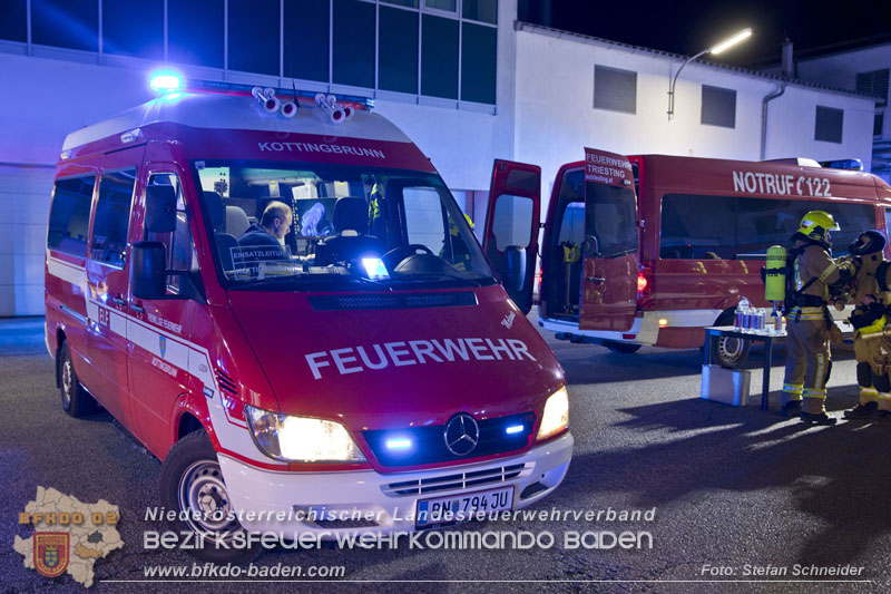 20241123_Alarmstufe B3 bei Brand in Gewerbebetrieb in Schönau a.d.Triesting   Foto: Stefan Schneider BFKDO BADEN