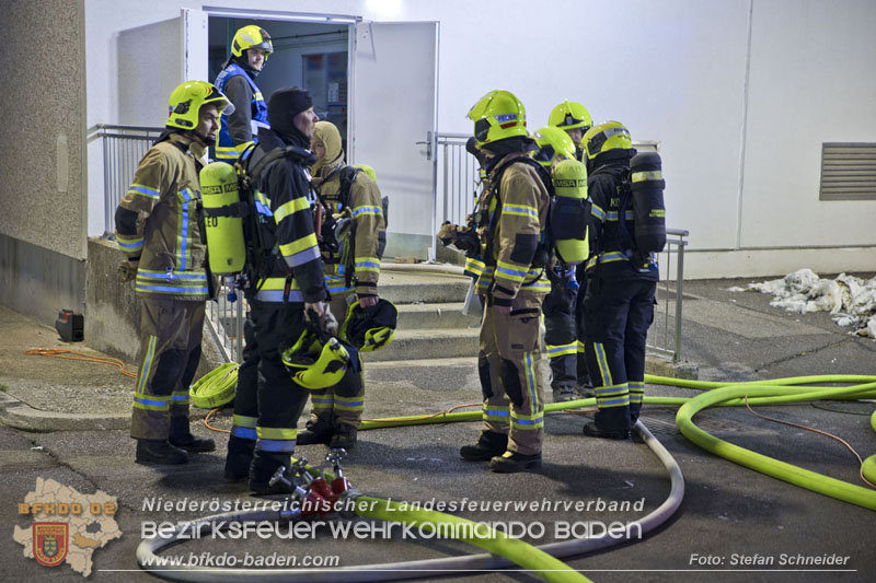 20241123_Alarmstufe B3 bei Brand in Gewerbebetrieb in Schönau a.d.Triesting   Foto: Stefan Schneider BFKDO BADEN