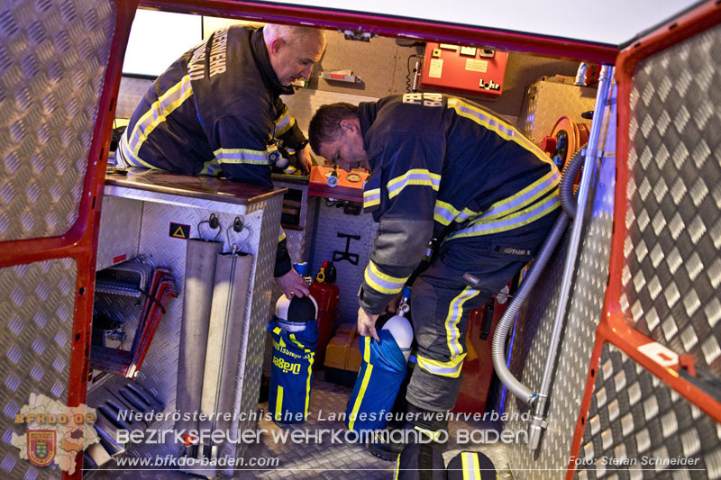 20241123_Alarmstufe B3 bei Brand in Gewerbebetrieb in Schönau a.d.Triesting   Foto: Stefan Schneider BFKDO BADEN