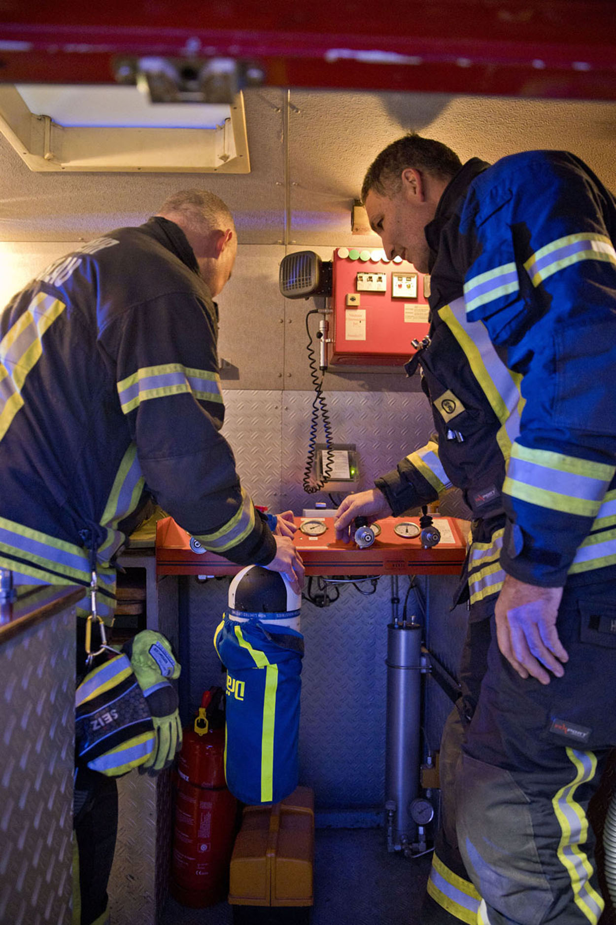 20241123_Alarmstufe B3 bei Brand in Gewerbebetrieb in Schönau a.d.Triesting   Foto: Stefan Schneider BFKDO BADEN