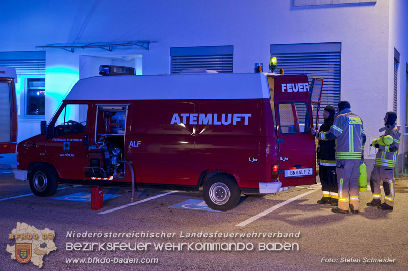 20241123_Alarmstufe B3 bei Brand in Gewerbebetrieb in Schönau a.d.Triesting   Foto: Stefan Schneider BFKDO BADEN