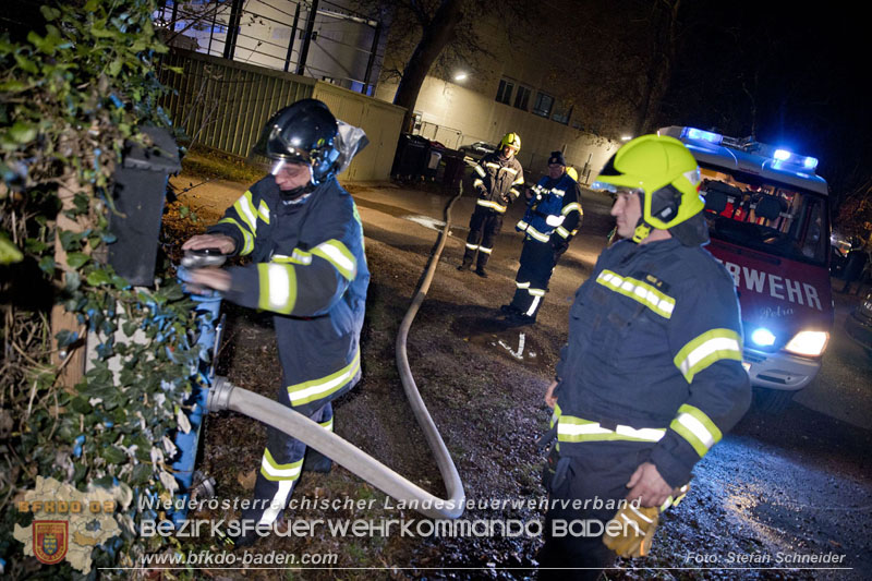 20241123_Alarmstufe B3 bei Brand in Gewerbebetrieb in Schönau a.d.Triesting   Foto: Stefan Schneider BFKDO BADEN