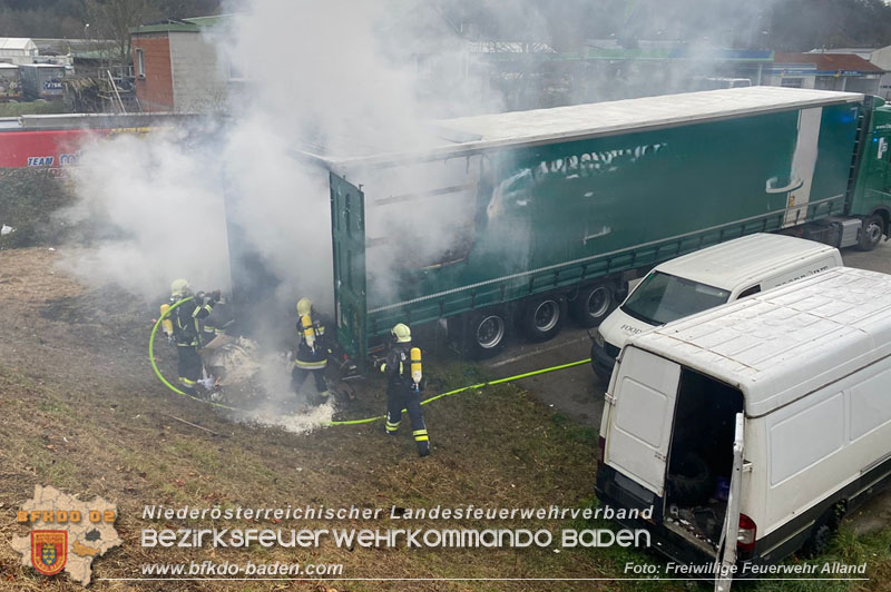 20241124_Lkw brennt auf Parkplatz neben Tankstelle in Alland Foto: Freiwillige Feuerwehr Alland 20241124_Lkw brennt auf Parkplatz neben Tankstelle in Alland Foto: Freiwillige Feuerwehr Alland