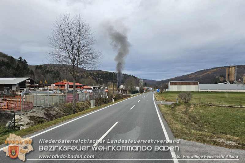 20241124_Lkw brennt auf Parkplatz neben Tankstelle in Alland Foto: Freiwillige Feuerwehr Alland 20241124_Lkw brennt auf Parkplatz neben Tankstelle in Alland Foto: Freiwillige Feuerwehr Alland