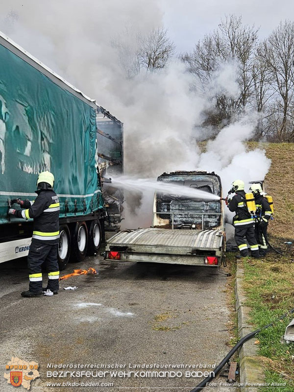20241124_Lkw brennt auf Parkplatz neben Tankstelle in Alland Foto: Freiwillige Feuerwehr Alland 20241124_Lkw brennt auf Parkplatz neben Tankstelle in Alland Foto: Freiwillige Feuerwehr Alland
