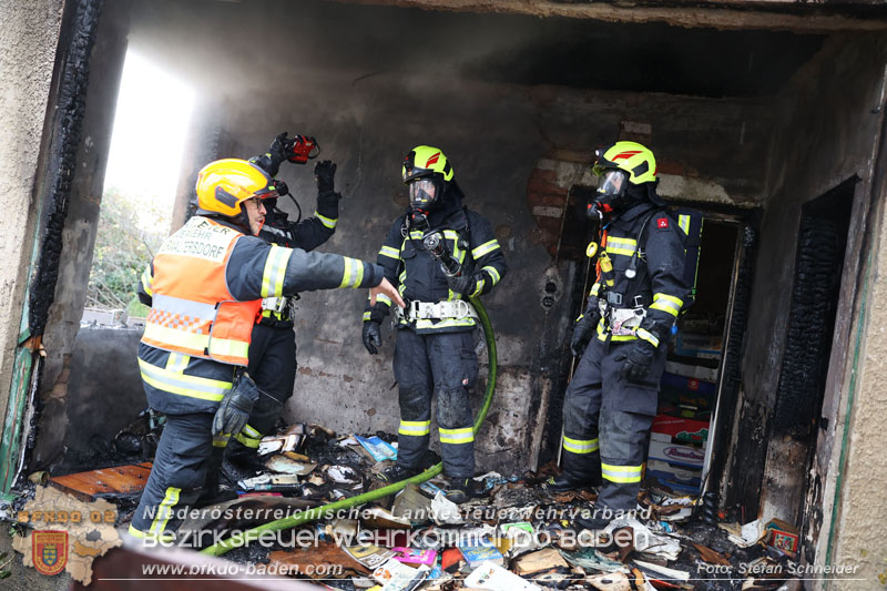 20241124_Wohnhausbrand in Oberwaltersdorf - Schwieriger Zugang   Foto: Stefan Schneider BFKDO BADEN