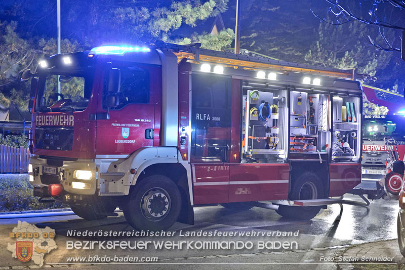 20241125_Großeinsatz in Leobersdorf - 94 Einsatzkräfte bekämpfen Wohnhausbrand Foto: Stefan Schneider BFKDO BADEN 20241125_Großeinsatz in Leobersdorf - 94 Einsatzkräfte bekämpfen Wohnhausbrand Foto: Stefan Schneider BFKDO BADEN 20241125_Großeinsatz in Leobersdorf - 94 Einsatzkräfte bekämpfen Wohnhausbrand Foto: Stefan Schneider BFKDO BADEN 20241125_Großeinsatz in Leobersdorf - 94 Einsatzkräfte bekämpfen Wohnhausbrand Foto: Stefan Schneider BFKDO BADEN