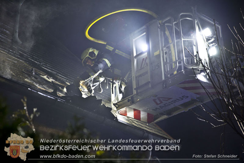 20241125_Großeinsatz in Leobersdorf - 94 Einsatzkräfte bekämpfen Wohnhausbrand Foto: Stefan Schneider BFKDO BADEN 20241125_Großeinsatz in Leobersdorf - 94 Einsatzkräfte bekämpfen Wohnhausbrand Foto: Stefan Schneider BFKDO BADEN 20241125_Großeinsatz in Leobersdorf - 94 Einsatzkräfte bekämpfen Wohnhausbrand Foto: Stefan Schneider BFKDO BADEN 20241125_Großeinsatz in Leobersdorf - 94 Einsatzkräfte bekämpfen Wohnhausbrand Foto: Stefan Schneider BFKDO BADEN