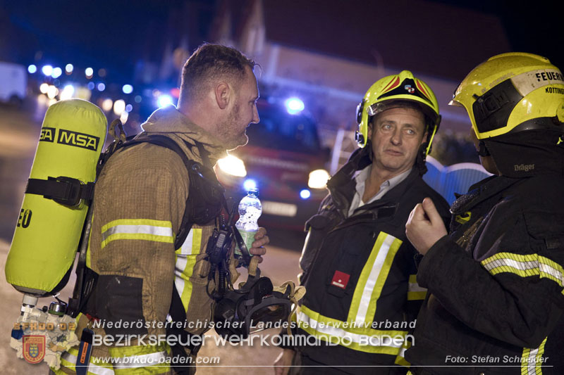 20241125_Großeinsatz in Leobersdorf - 94 Einsatzkräfte bekämpfen Wohnhausbrand Foto: Stefan Schneider BFKDO BADEN 20241125_Großeinsatz in Leobersdorf - 94 Einsatzkräfte bekämpfen Wohnhausbrand Foto: Stefan Schneider BFKDO BADEN 20241125_Großeinsatz in Leobersdorf - 94 Einsatzkräfte bekämpfen Wohnhausbrand Foto: Stefan Schneider BFKDO BADEN 20241125_Großeinsatz in Leobersdorf - 94 Einsatzkräfte bekämpfen Wohnhausbrand Foto: Stefan Schneider BFKDO BADEN