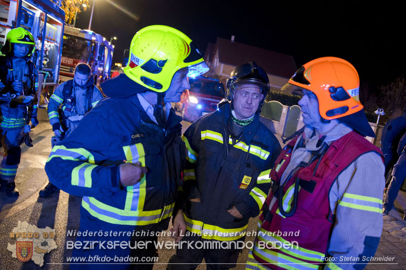 20241125_Großeinsatz in Leobersdorf - 94 Einsatzkräfte bekämpfen Wohnhausbrand Foto: Stefan Schneider BFKDO BADEN 20241125_Großeinsatz in Leobersdorf - 94 Einsatzkräfte bekämpfen Wohnhausbrand Foto: Stefan Schneider BFKDO BADEN 20241125_Großeinsatz in Leobersdorf - 94 Einsatzkräfte bekämpfen Wohnhausbrand Foto: Stefan Schneider BFKDO BADEN 20241125_Großeinsatz in Leobersdorf - 94 Einsatzkräfte bekämpfen Wohnhausbrand Foto: Stefan Schneider BFKDO BADEN