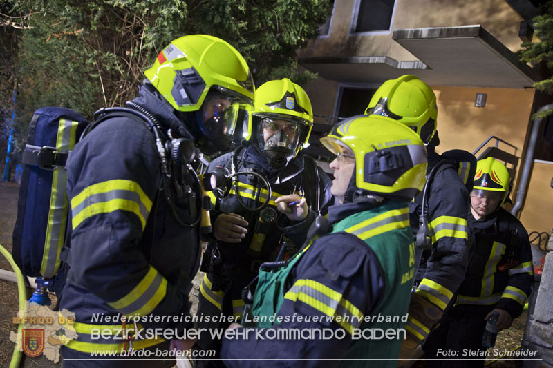 20241125_Großeinsatz in Leobersdorf - 94 Einsatzkräfte bekämpfen Wohnhausbrand Foto: Stefan Schneider BFKDO BADEN 20241125_Großeinsatz in Leobersdorf - 94 Einsatzkräfte bekämpfen Wohnhausbrand Foto: Stefan Schneider BFKDO BADEN 20241125_Großeinsatz in Leobersdorf - 94 Einsatzkräfte bekämpfen Wohnhausbrand Foto: Stefan Schneider BFKDO BADEN 20241125_Großeinsatz in Leobersdorf - 94 Einsatzkräfte bekämpfen Wohnhausbrand Foto: Stefan Schneider BFKDO BADEN