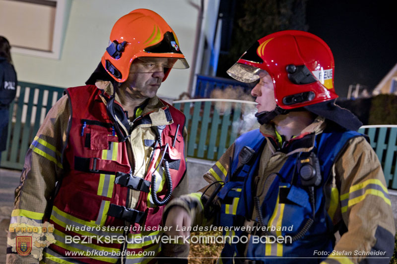 20241125_Großeinsatz in Leobersdorf - 94 Einsatzkräfte bekämpfen Wohnhausbrand Foto: Stefan Schneider BFKDO BADEN 20241125_Großeinsatz in Leobersdorf - 94 Einsatzkräfte bekämpfen Wohnhausbrand Foto: Stefan Schneider BFKDO BADEN 20241125_Großeinsatz in Leobersdorf - 94 Einsatzkräfte bekämpfen Wohnhausbrand Foto: Stefan Schneider BFKDO BADEN 20241125_Großeinsatz in Leobersdorf - 94 Einsatzkräfte bekämpfen Wohnhausbrand Foto: Stefan Schneider BFKDO BADEN