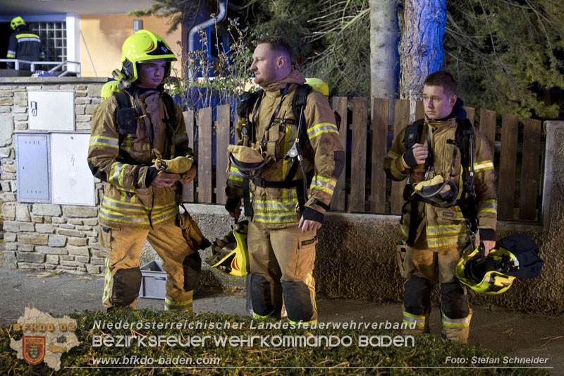 20241125_Großeinsatz in Leobersdorf - 94 Einsatzkräfte bekämpfen Wohnhausbrand Foto: Stefan Schneider BFKDO BADEN 20241125_Großeinsatz in Leobersdorf - 94 Einsatzkräfte bekämpfen Wohnhausbrand Foto: Stefan Schneider BFKDO BADEN 20241125_Großeinsatz in Leobersdorf - 94 Einsatzkräfte bekämpfen Wohnhausbrand Foto: Stefan Schneider BFKDO BADEN 20241125_Großeinsatz in Leobersdorf - 94 Einsatzkräfte bekämpfen Wohnhausbrand Foto: Stefan Schneider BFKDO BADEN