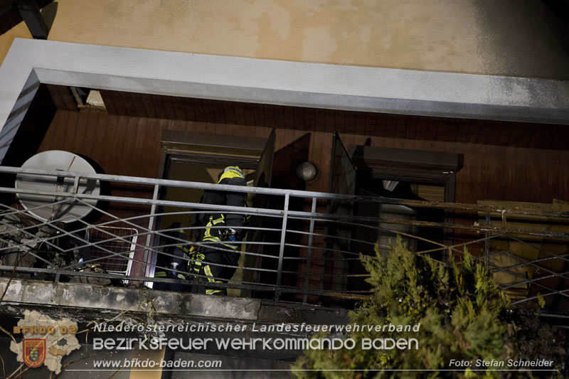 20241125_Großeinsatz in Leobersdorf - 94 Einsatzkräfte bekämpfen Wohnhausbrand Foto: Stefan Schneider BFKDO BADEN 20241125_Großeinsatz in Leobersdorf - 94 Einsatzkräfte bekämpfen Wohnhausbrand Foto: Stefan Schneider BFKDO BADEN 20241125_Großeinsatz in Leobersdorf - 94 Einsatzkräfte bekämpfen Wohnhausbrand Foto: Stefan Schneider BFKDO BADEN 20241125_Großeinsatz in Leobersdorf - 94 Einsatzkräfte bekämpfen Wohnhausbrand Foto: Stefan Schneider BFKDO BADEN