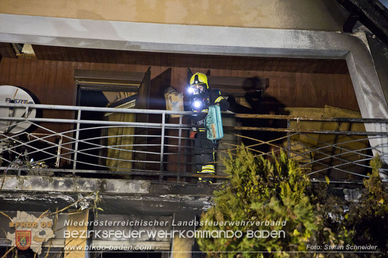 20241125_Großeinsatz in Leobersdorf - 94 Einsatzkräfte bekämpfen Wohnhausbrand Foto: Stefan Schneider BFKDO BADEN 20241125_Großeinsatz in Leobersdorf - 94 Einsatzkräfte bekämpfen Wohnhausbrand Foto: Stefan Schneider BFKDO BADEN 20241125_Großeinsatz in Leobersdorf - 94 Einsatzkräfte bekämpfen Wohnhausbrand Foto: Stefan Schneider BFKDO BADEN 20241125_Großeinsatz in Leobersdorf - 94 Einsatzkräfte bekämpfen Wohnhausbrand Foto: Stefan Schneider BFKDO BADEN