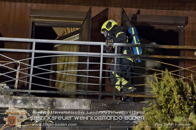 20241125_Großeinsatz in Leobersdorf - 94 Einsatzkräfte bekämpfen Wohnhausbrand Foto: Stefan Schneider BFKDO BADEN 20241125_Großeinsatz in Leobersdorf - 94 Einsatzkräfte bekämpfen Wohnhausbrand Foto: Stefan Schneider BFKDO BADEN 20241125_Großeinsatz in Leobersdorf - 94 Einsatzkräfte bekämpfen Wohnhausbrand Foto: Stefan Schneider BFKDO BADEN 20241125_Großeinsatz in Leobersdorf - 94 Einsatzkräfte bekämpfen Wohnhausbrand Foto: Stefan Schneider BFKDO BADEN