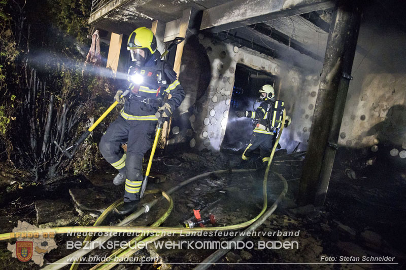 20241125_Großeinsatz in Leobersdorf - 94 Einsatzkräfte bekämpfen Wohnhausbrand Foto: Stefan Schneider BFKDO BADEN 20241125_Großeinsatz in Leobersdorf - 94 Einsatzkräfte bekämpfen Wohnhausbrand Foto: Stefan Schneider BFKDO BADEN 20241125_Großeinsatz in Leobersdorf - 94 Einsatzkräfte bekämpfen Wohnhausbrand Foto: Stefan Schneider BFKDO BADEN 20241125_Großeinsatz in Leobersdorf - 94 Einsatzkräfte bekämpfen Wohnhausbrand Foto: Stefan Schneider BFKDO BADEN