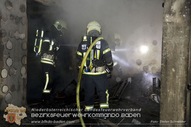 20241125_Großeinsatz in Leobersdorf - 94 Einsatzkräfte bekämpfen Wohnhausbrand Foto: Stefan Schneider BFKDO BADEN 20241125_Großeinsatz in Leobersdorf - 94 Einsatzkräfte bekämpfen Wohnhausbrand Foto: Stefan Schneider BFKDO BADEN 20241125_Großeinsatz in Leobersdorf - 94 Einsatzkräfte bekämpfen Wohnhausbrand Foto: Stefan Schneider BFKDO BADEN 20241125_Großeinsatz in Leobersdorf - 94 Einsatzkräfte bekämpfen Wohnhausbrand Foto: Stefan Schneider BFKDO BADEN