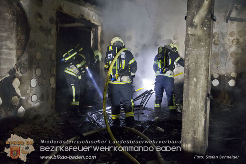 20241125_Großeinsatz in Leobersdorf - 94 Einsatzkräfte bekämpfen Wohnhausbrand Foto: Stefan Schneider BFKDO BADEN 20241125_Großeinsatz in Leobersdorf - 94 Einsatzkräfte bekämpfen Wohnhausbrand Foto: Stefan Schneider BFKDO BADEN 20241125_Großeinsatz in Leobersdorf - 94 Einsatzkräfte bekämpfen Wohnhausbrand Foto: Stefan Schneider BFKDO BADEN 20241125_Großeinsatz in Leobersdorf - 94 Einsatzkräfte bekämpfen Wohnhausbrand Foto: Stefan Schneider BFKDO BADEN