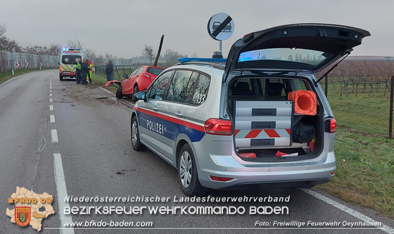 20241126_Verletzte Frau nach Verkehrsunfall auf der L157 im Gemeindegebiet Oberwaltersdorf Foto: Freiwillige Feuerwehr Oeynhausen 20241126_Verletzte Frau nach Verkehrsunfall auf der L157 im Gemeindegebiet Oberwaltersdorf Foto: Freiwillige Feuerwehr Oeynhausen