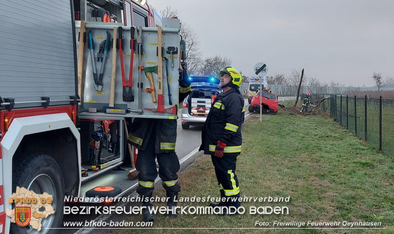 20241126_Verletzte Frau nach Verkehrsunfall auf der L157 im Gemeindegebiet Oberwaltersdorf Foto: Freiwillige Feuerwehr Oeynhausen 20241126_Verletzte Frau nach Verkehrsunfall auf der L157 im Gemeindegebiet Oberwaltersdorf Foto: Freiwillige Feuerwehr Oeynhausen