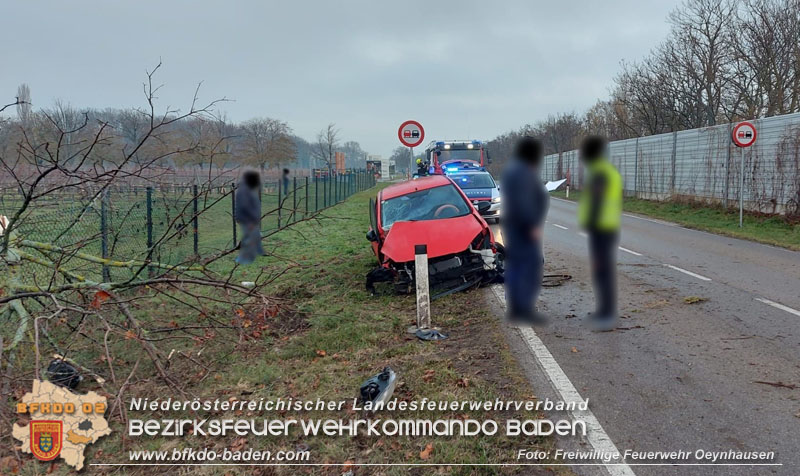 20241126_Verletzte Frau nach Verkehrsunfall auf der L157 im Gemeindegebiet Oberwaltersdorf Foto: Freiwillige Feuerwehr Oeynhausen 20241126_Verletzte Frau nach Verkehrsunfall auf der L157 im Gemeindegebiet Oberwaltersdorf Foto: Freiwillige Feuerwehr Oeynhausen