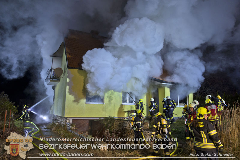 20241201_Mann stirbt bei verehrenden Wohnhausbrand in Landegg Gemeinde Pottendorf Noe Foto: Stefan Schneider BFKDO BADEN 20241201_Mann stirbt bei verehrenden Wohnhausbrand in Landegg Gemeinde Pottendorf Noe Foto: Stefan Schneider BFKDO BADEN