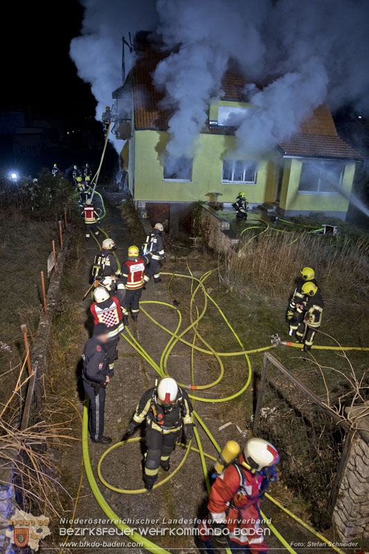 20241201_Mann stirbt bei verehrenden Wohnhausbrand in Landegg Gemeinde Pottendorf Noe Foto: Stefan Schneider BFKDO BADEN 20241201_Mann stirbt bei verehrenden Wohnhausbrand in Landegg Gemeinde Pottendorf Noe Foto: Stefan Schneider BFKDO BADEN