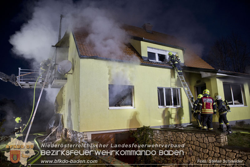 20241201_Mann stirbt bei verehrenden Wohnhausbrand in Landegg Gemeinde Pottendorf Noe Foto: Stefan Schneider BFKDO BADEN 20241201_Mann stirbt bei verehrenden Wohnhausbrand in Landegg Gemeinde Pottendorf Noe Foto: Stefan Schneider BFKDO BADEN