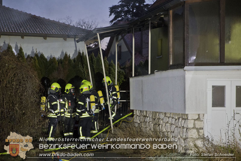 20241201_Mann stirbt bei verehrenden Wohnhausbrand in Landegg Gemeinde Pottendorf Noe Foto: Stefan Schneider BFKDO BADEN 20241201_Mann stirbt bei verehrenden Wohnhausbrand in Landegg Gemeinde Pottendorf Noe Foto: Stefan Schneider BFKDO BADEN