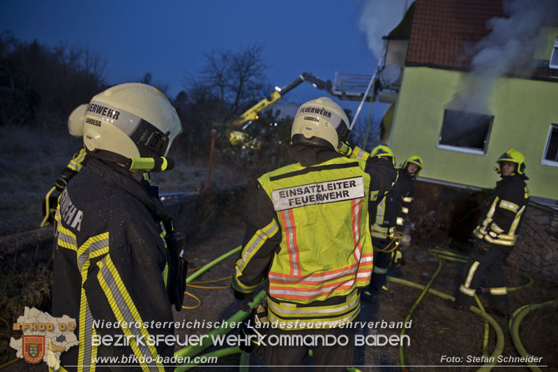 20241201_Mann stirbt bei verehrenden Wohnhausbrand in Landegg Gemeinde Pottendorf Noe Foto: Stefan Schneider BFKDO BADEN 20241201_Mann stirbt bei verehrenden Wohnhausbrand in Landegg Gemeinde Pottendorf Noe Foto: Stefan Schneider BFKDO BADEN