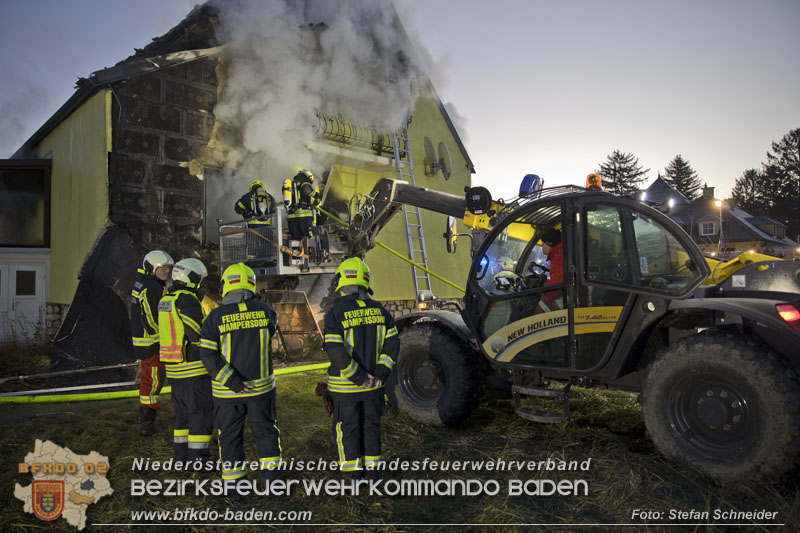 20241201_Mann stirbt bei verehrenden Wohnhausbrand in Landegg Gemeinde Pottendorf Noe Foto: Stefan Schneider BFKDO BADEN 20241201_Mann stirbt bei verehrenden Wohnhausbrand in Landegg Gemeinde Pottendorf Noe Foto: Stefan Schneider BFKDO BADEN