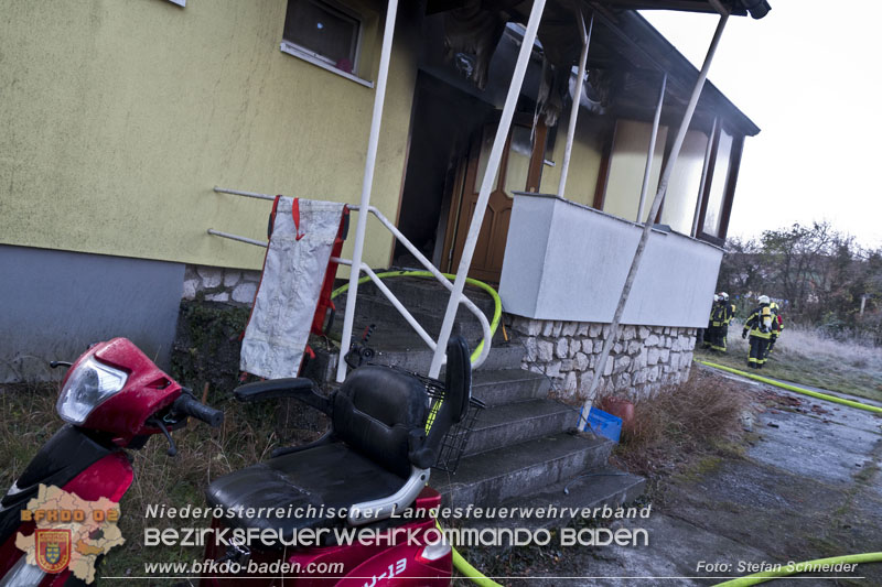 20241201_Mann stirbt bei verehrenden Wohnhausbrand in Landegg Gemeinde Pottendorf Noe Foto: Stefan Schneider BFKDO BADEN 20241201_Mann stirbt bei verehrenden Wohnhausbrand in Landegg Gemeinde Pottendorf Noe Foto: Stefan Schneider BFKDO BADEN