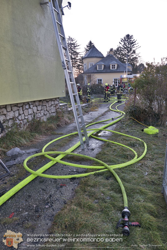 20241201_Mann stirbt bei verehrenden Wohnhausbrand in Landegg Gemeinde Pottendorf Noe Foto: Stefan Schneider BFKDO BADEN 20241201_Mann stirbt bei verehrenden Wohnhausbrand in Landegg Gemeinde Pottendorf Noe Foto: Stefan Schneider BFKDO BADEN