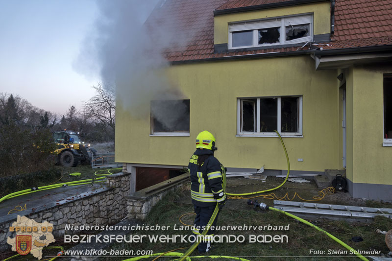 20241201_Mann stirbt bei verehrenden Wohnhausbrand in Landegg Gemeinde Pottendorf Noe Foto: Stefan Schneider BFKDO BADEN 20241201_Mann stirbt bei verehrenden Wohnhausbrand in Landegg Gemeinde Pottendorf Noe Foto: Stefan Schneider BFKDO BADEN